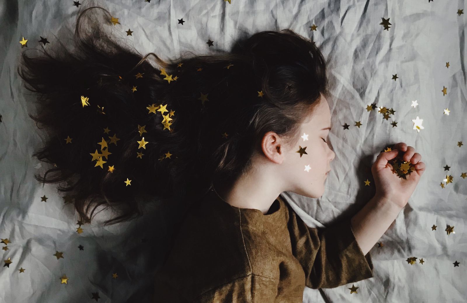 a-kid-sleeping-with-gold-stars-in-her-hair